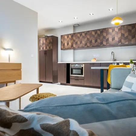 Downtown Cannes Apartment With Garden
